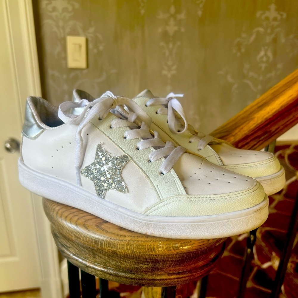 Michael Kors, ladies white and silver sneaker excellent condition size 10 - Picture 3 of 13
